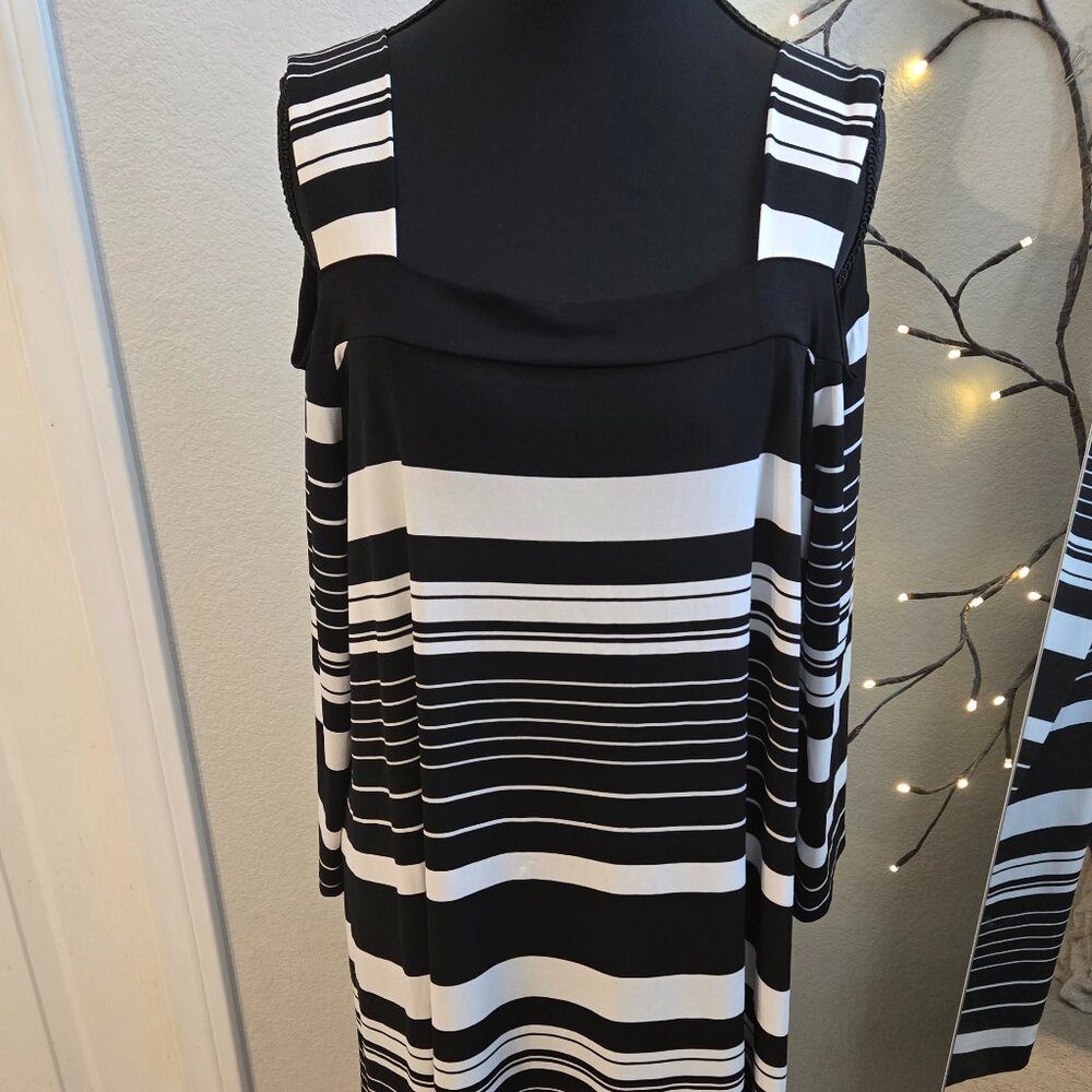 Chico's Black/White Cold Shoulder/Tunic/Mini Dress - Size 2 - EUC